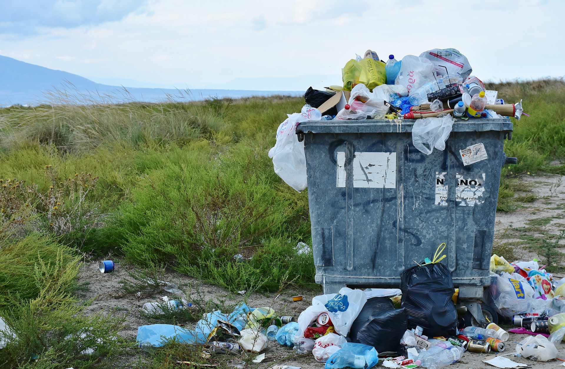 Svet zaplavuje plastový odpad. WWF vyzýva k zodpovednému prístupu výrobcov, krajiny i spotrebiteľov
